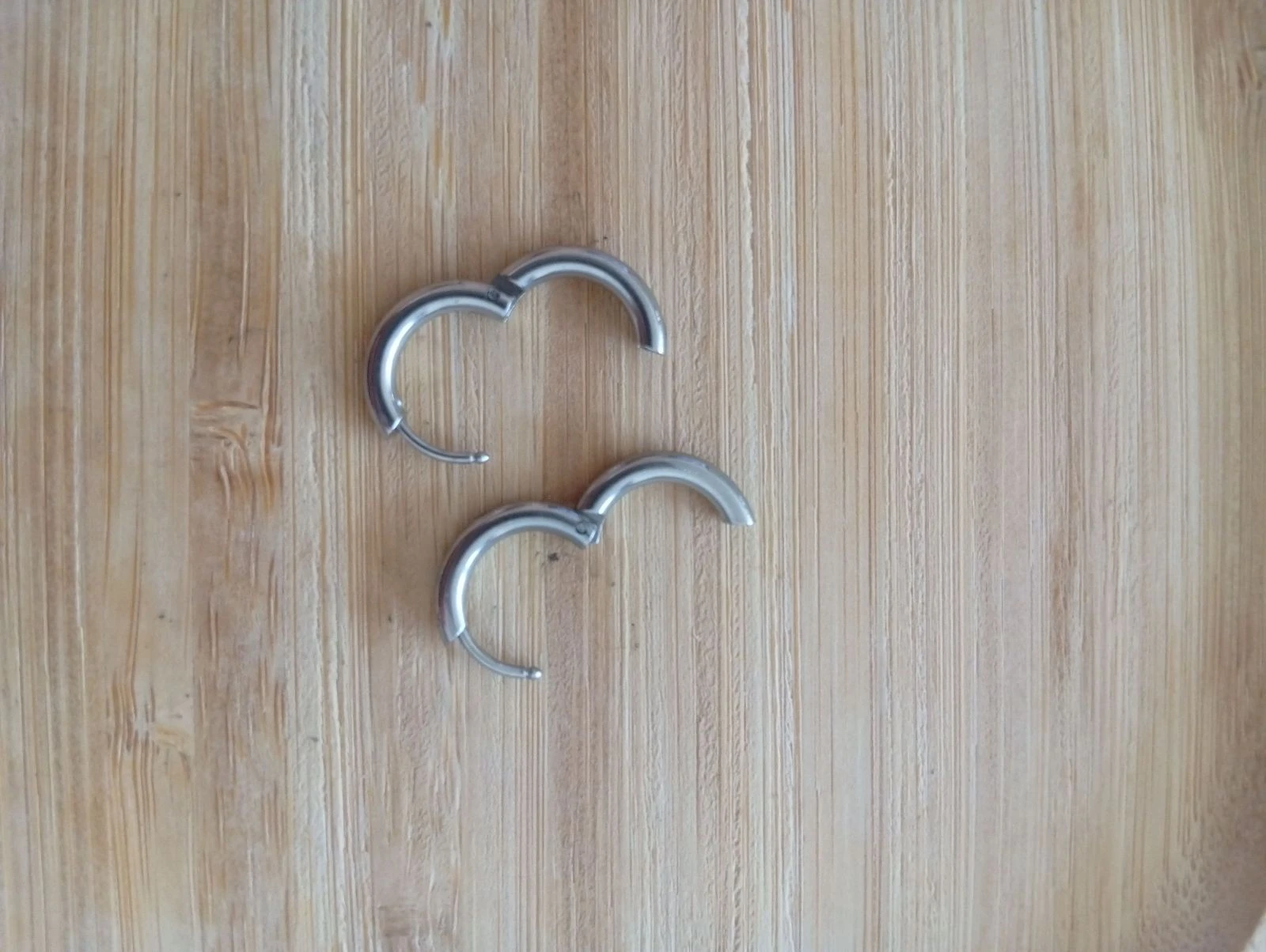 Stainless steel hoop earrings – photo 2
